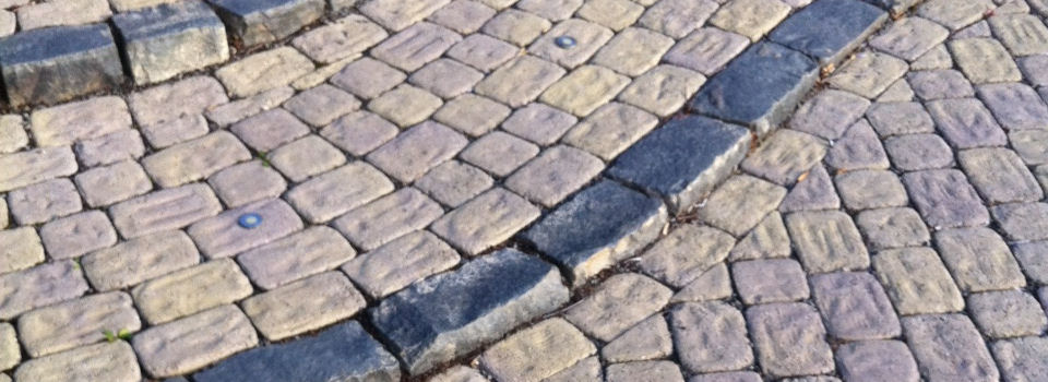 Coordinating Pavious can create a range of colour combinations to compliment any brickwork Coordinating Pavious can create a range of colour combinations to compliment any brickwork