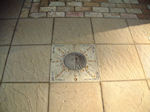 Centrepiece paving feature